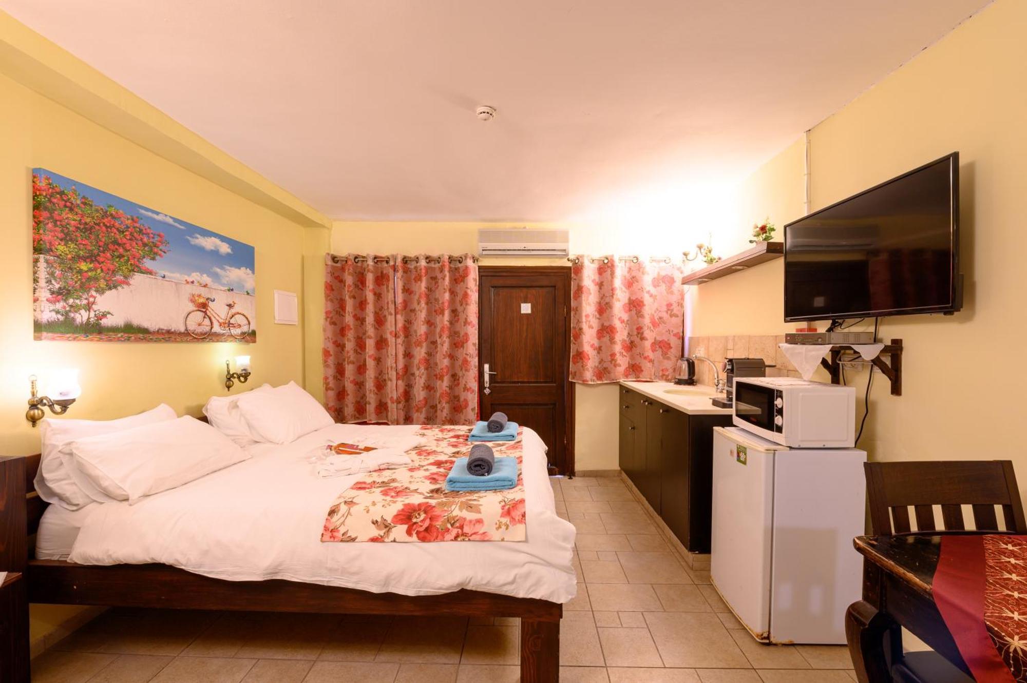 My Place In The Colony Zikhron Ya'akov Exterior photo